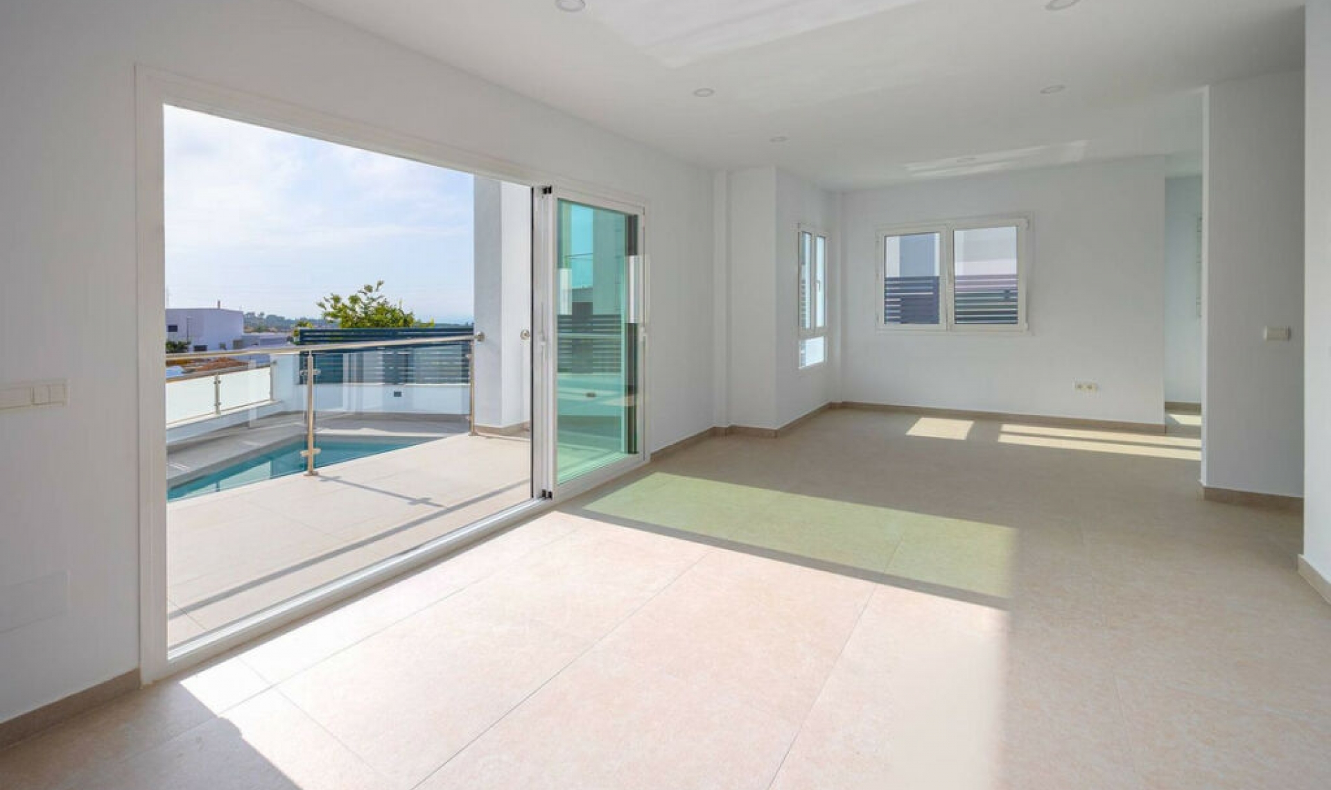 Resale - House -
Nerja