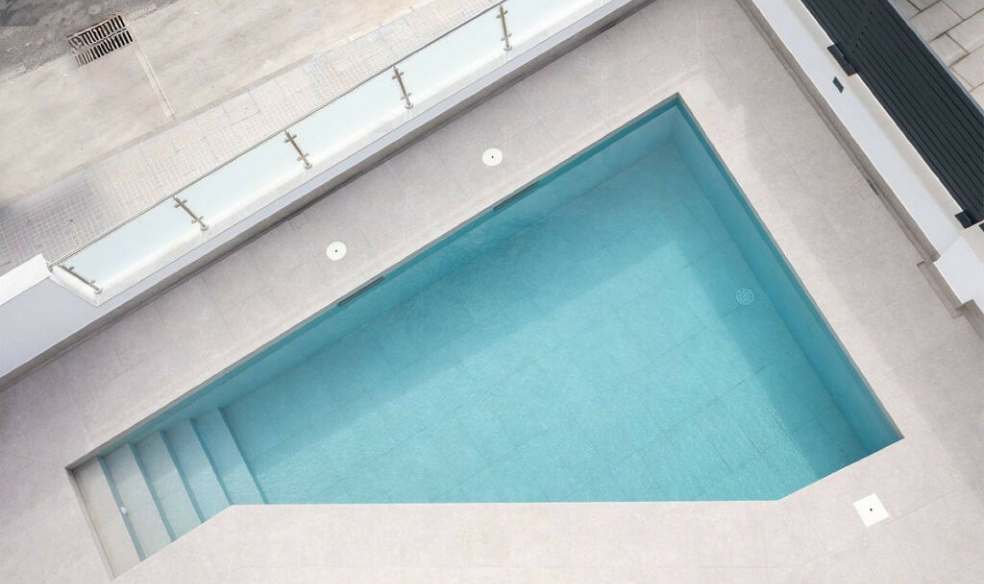 Resale - House -
Nerja