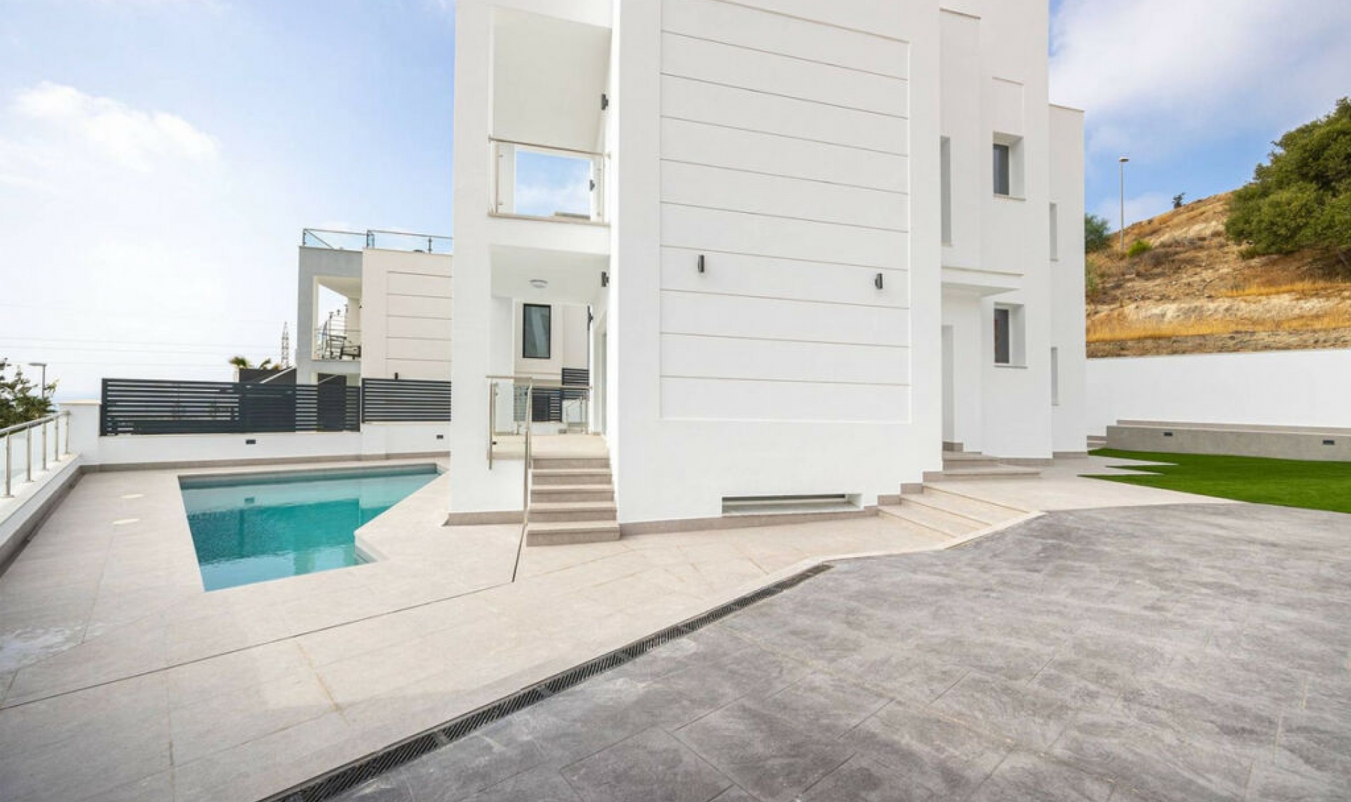Resale - House -
Nerja