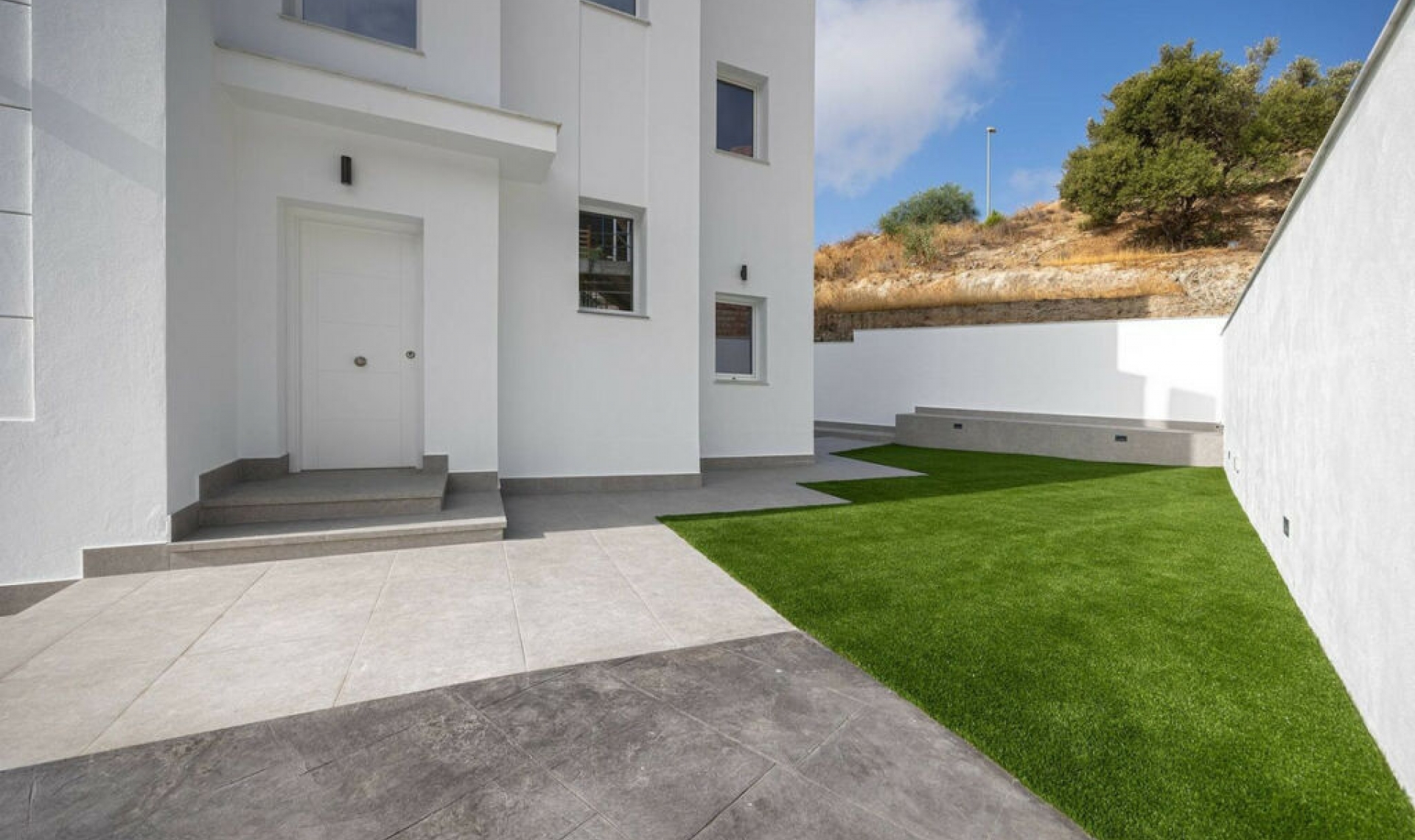 Resale - House -
Nerja