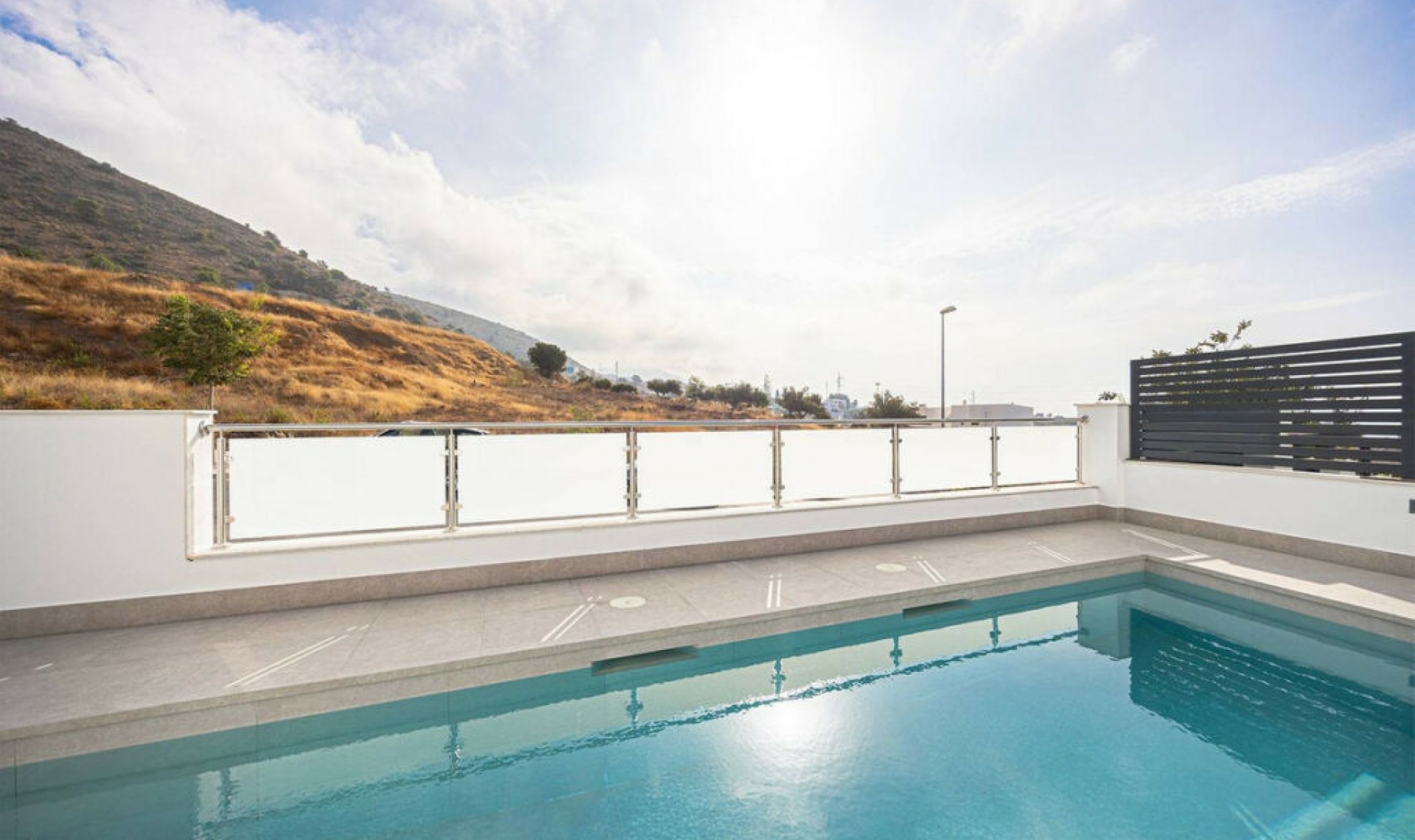 Resale - House -
Nerja
