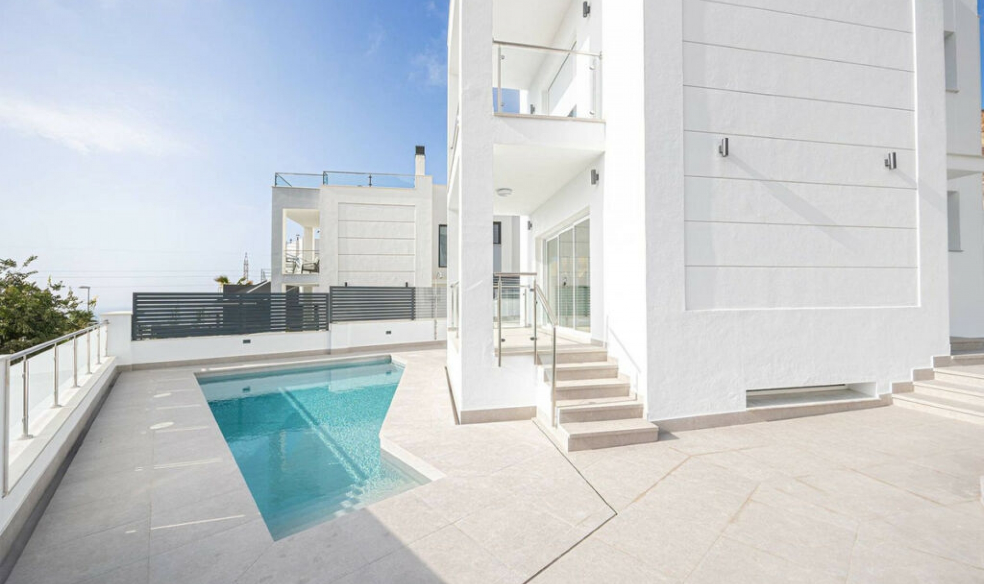 Resale - House -
Nerja
