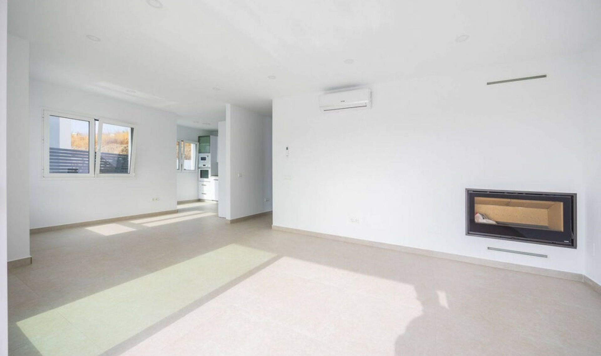 Resale - House -
Nerja