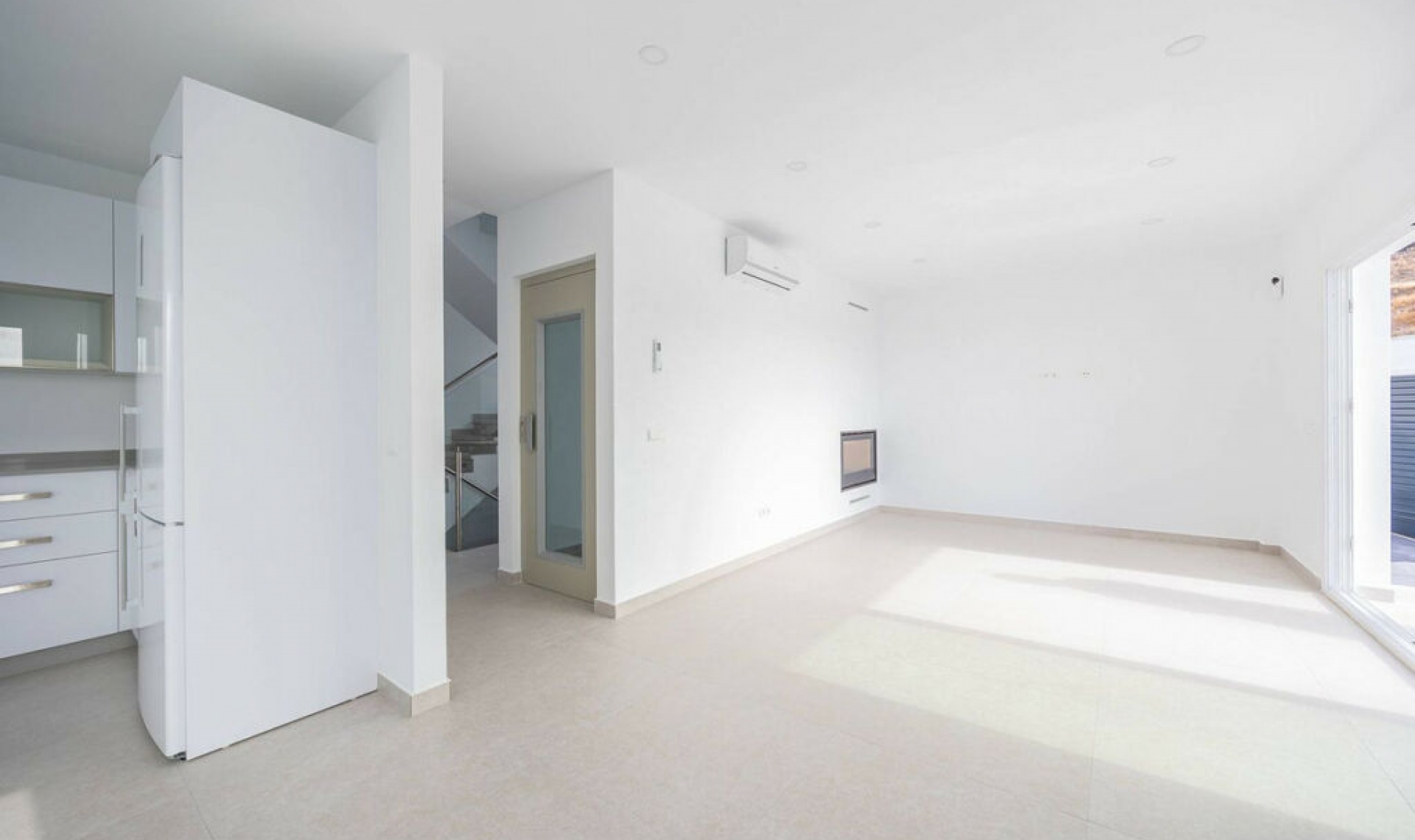 Resale - House -
Nerja