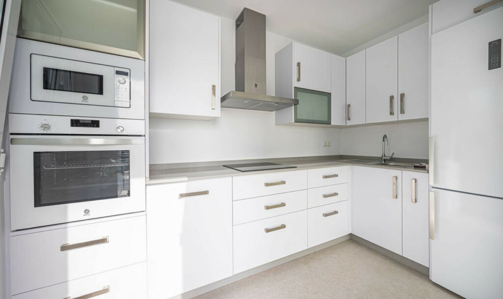 Resale - House -
Nerja