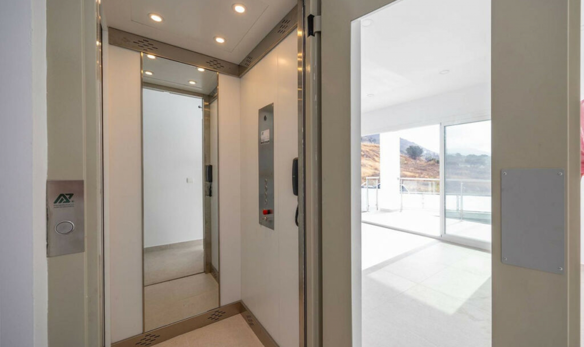 Resale - House -
Nerja