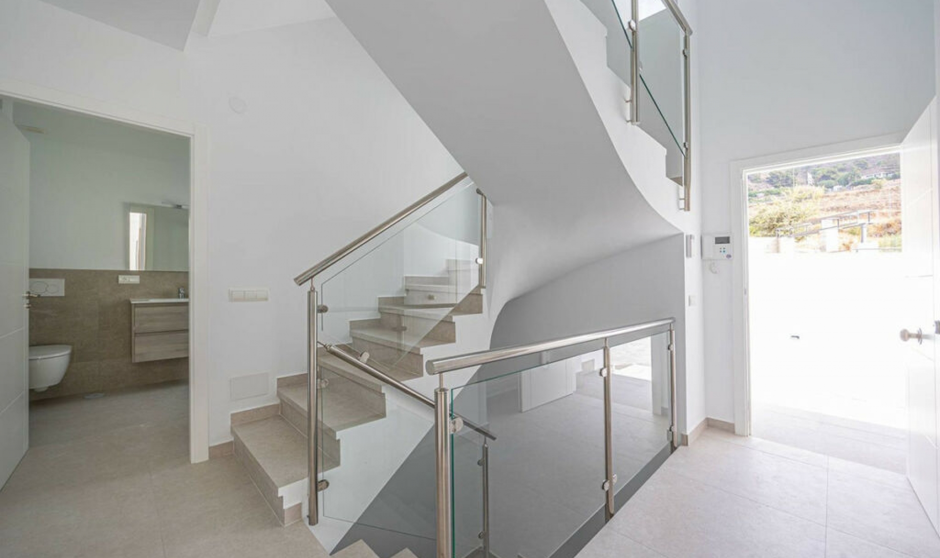 Resale - House -
Nerja