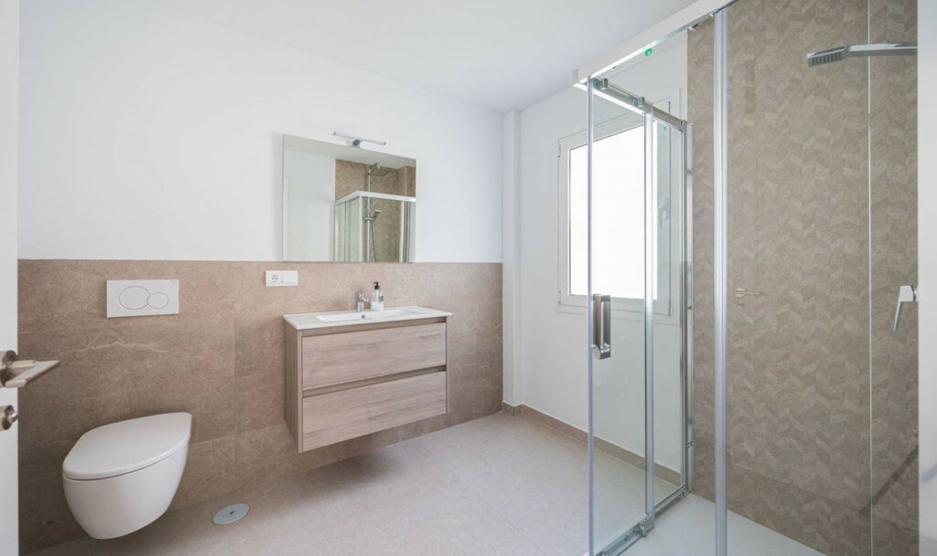 Resale - House -
Nerja