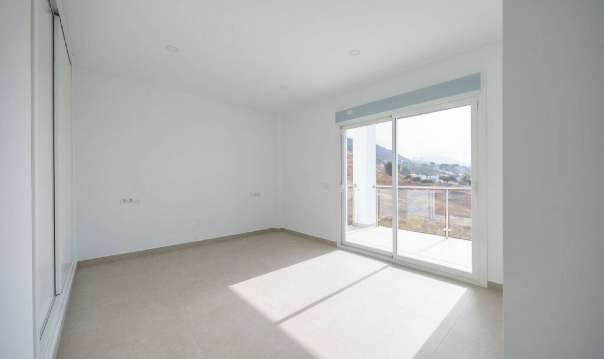 Resale - House -
Nerja