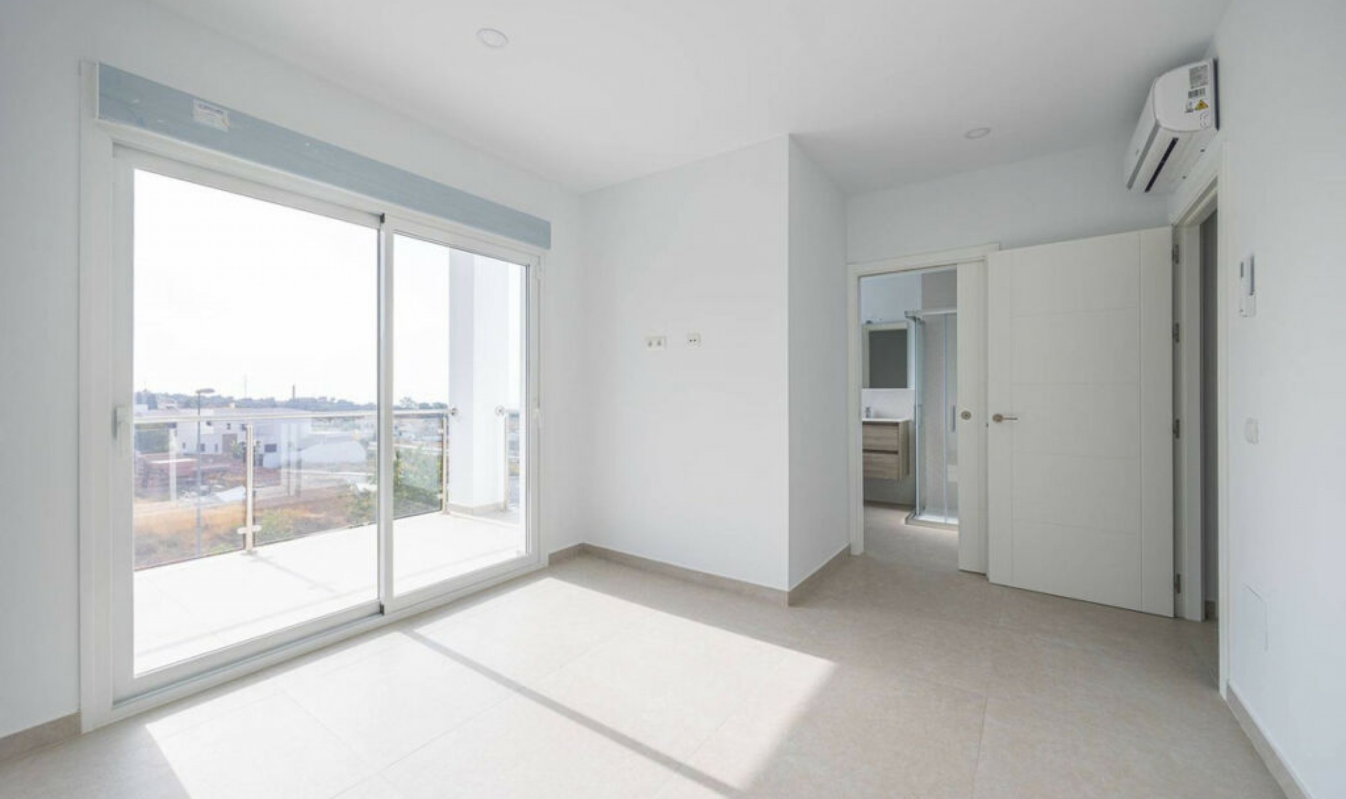 Resale - House -
Nerja