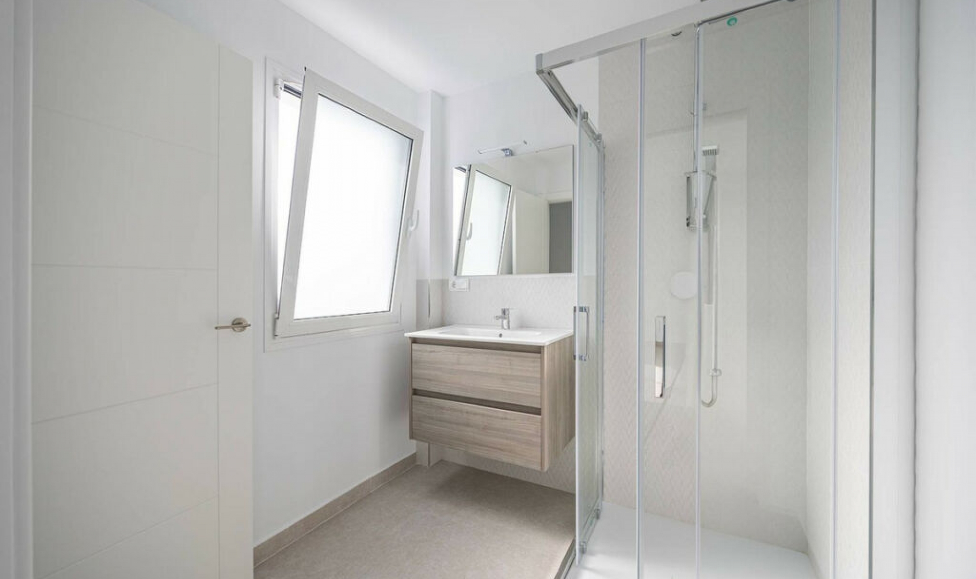Resale - House -
Nerja