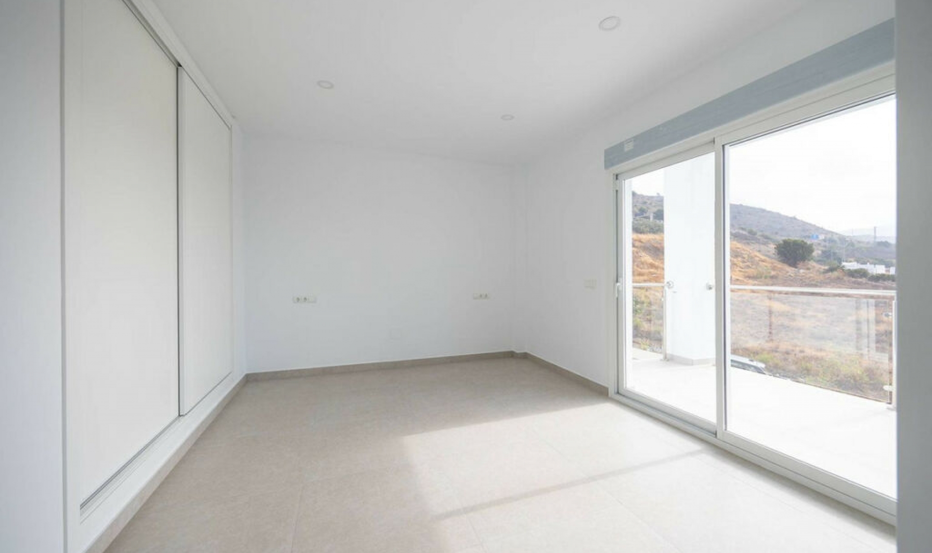 Resale - House -
Nerja