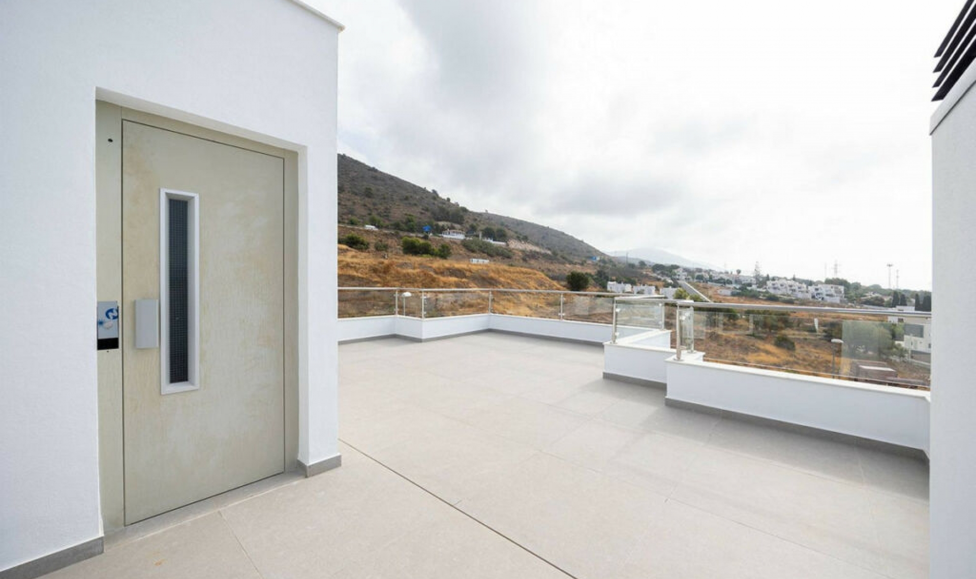 Resale - House -
Nerja