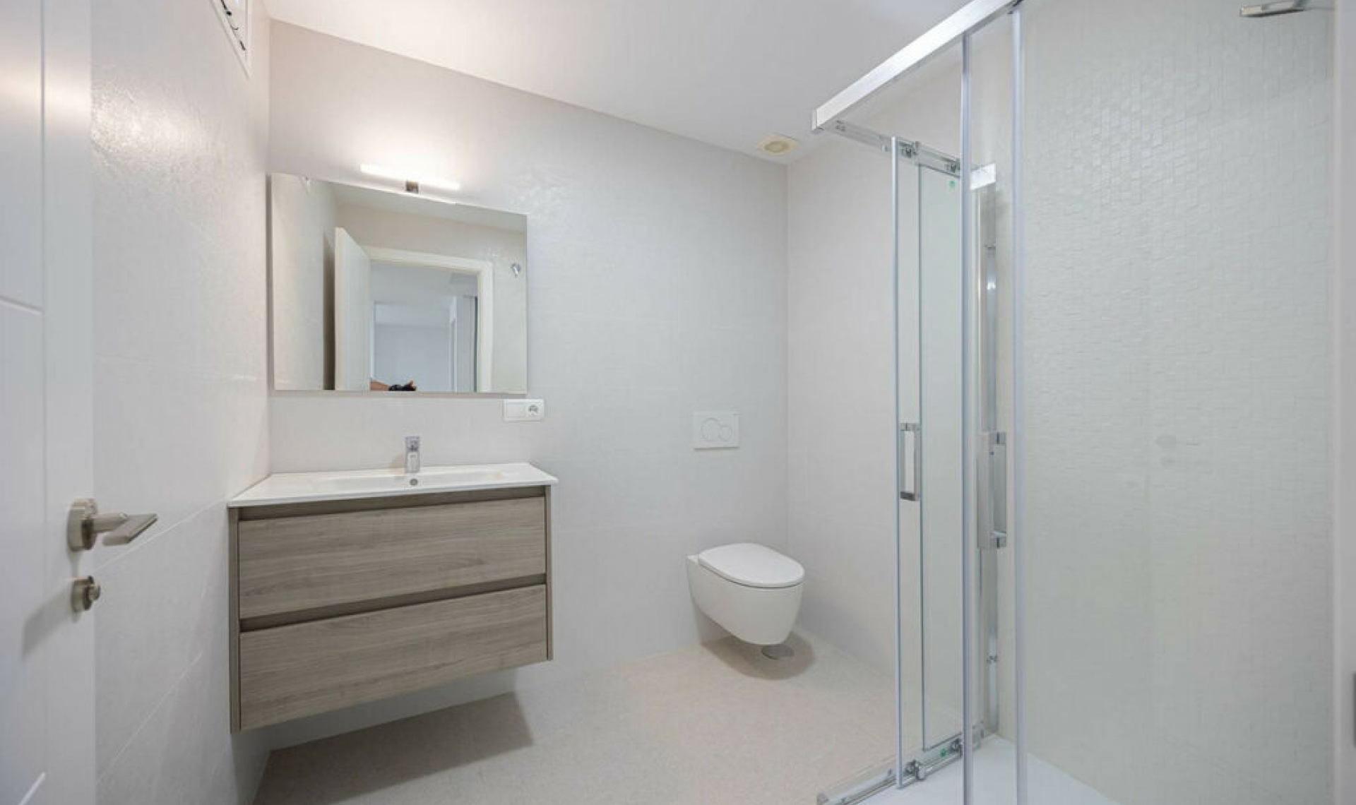 Resale - House -
Nerja