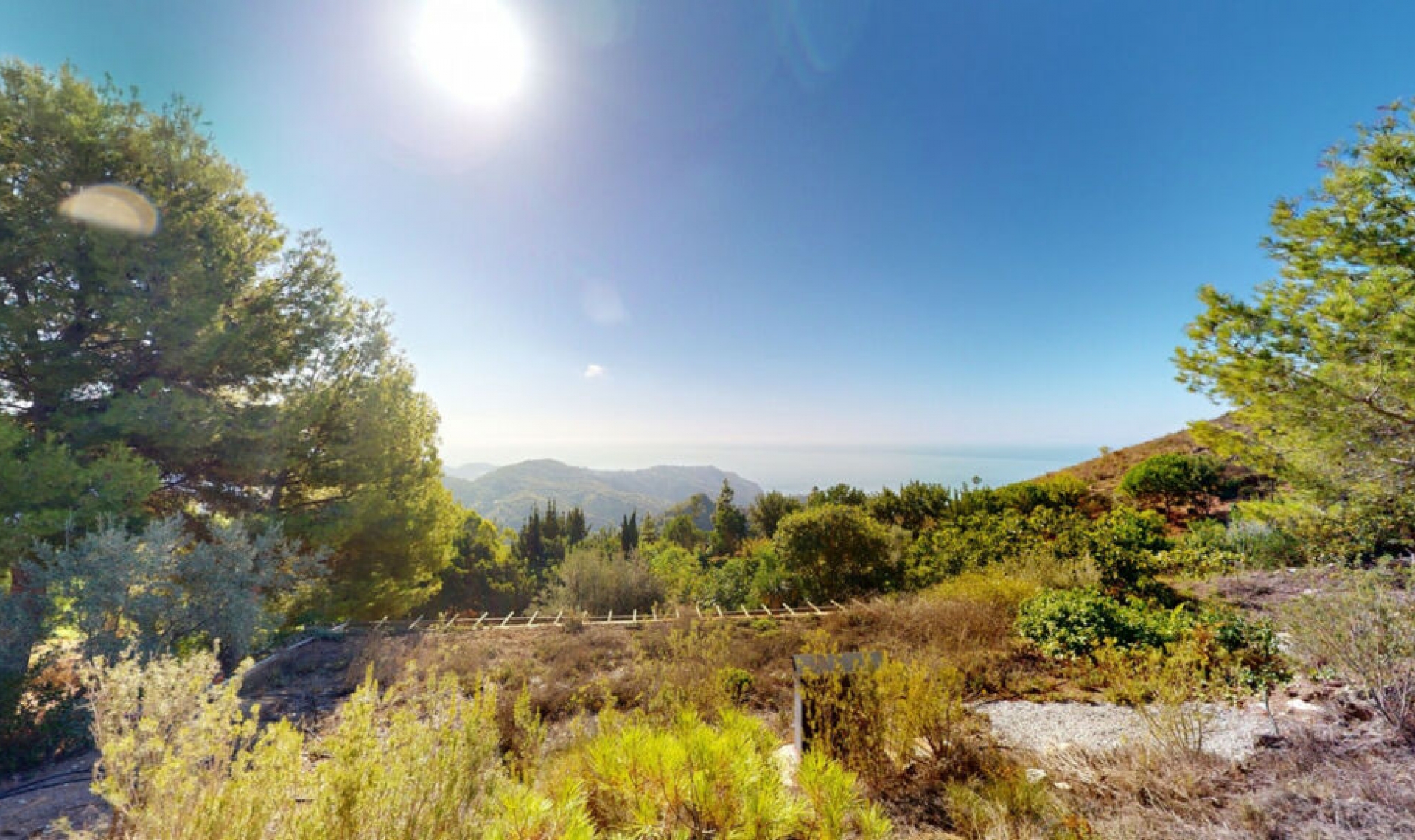 Resale - House -
Nerja