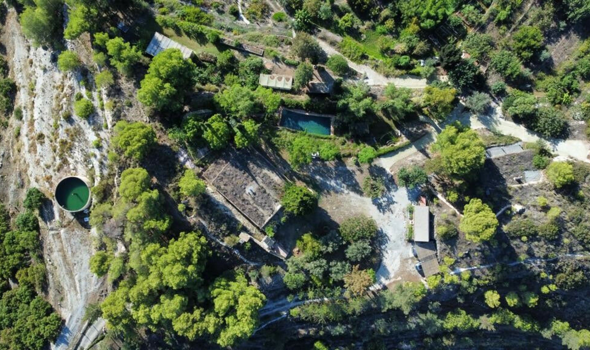 Resale - House -
Nerja