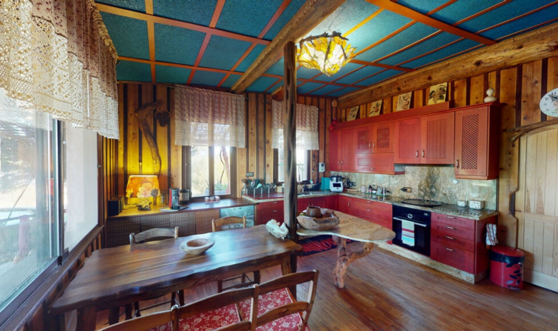 Resale - House -
Nerja