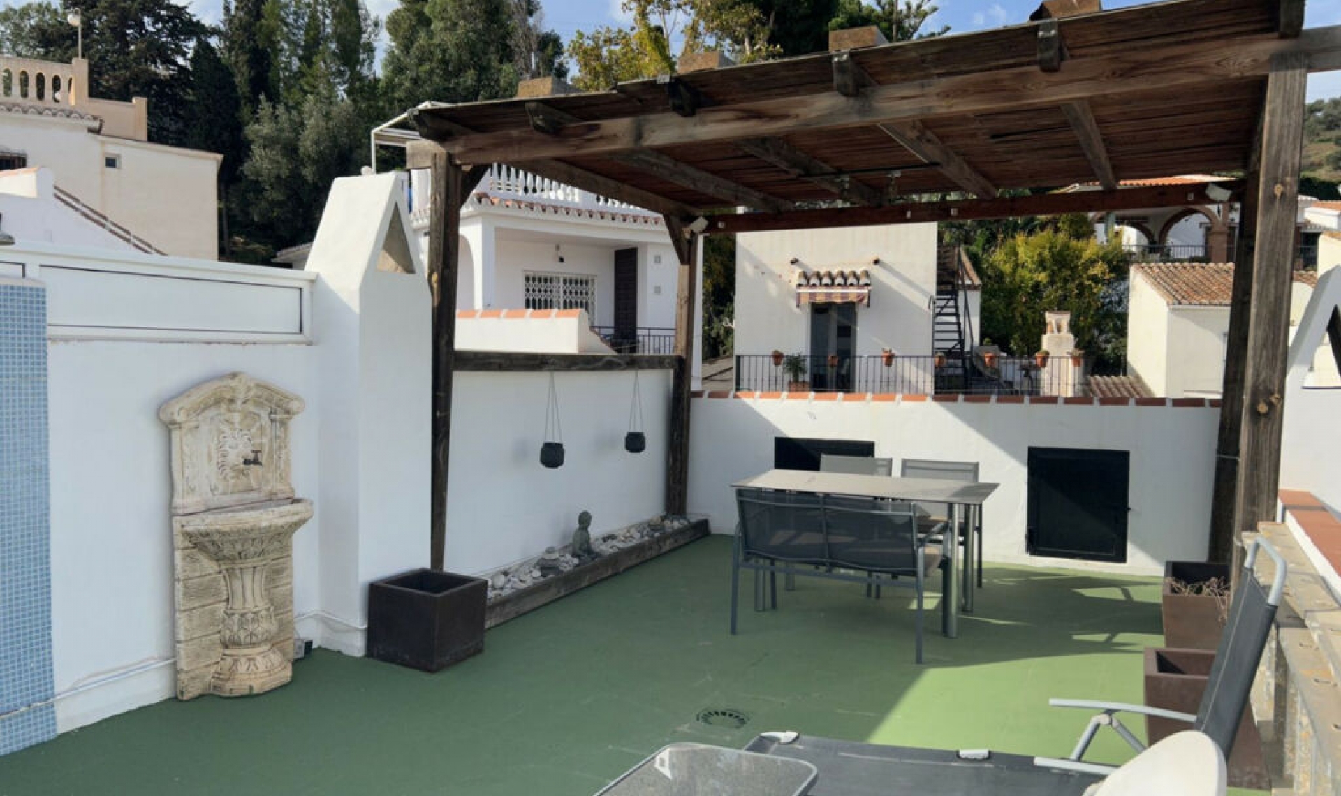 Resale - House -
Nerja