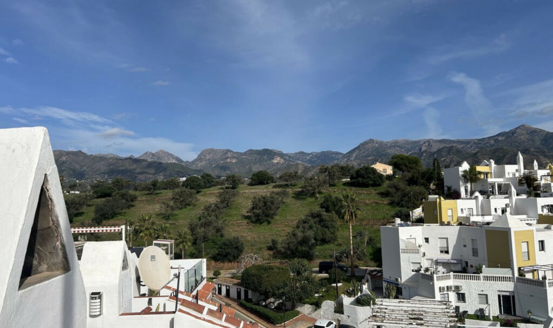 Resale - House -
Nerja
