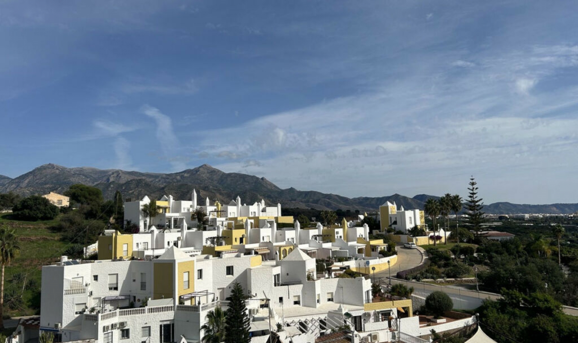 Resale - House -
Nerja