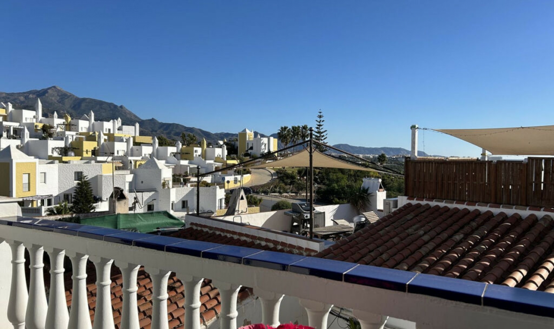 Resale - House -
Nerja