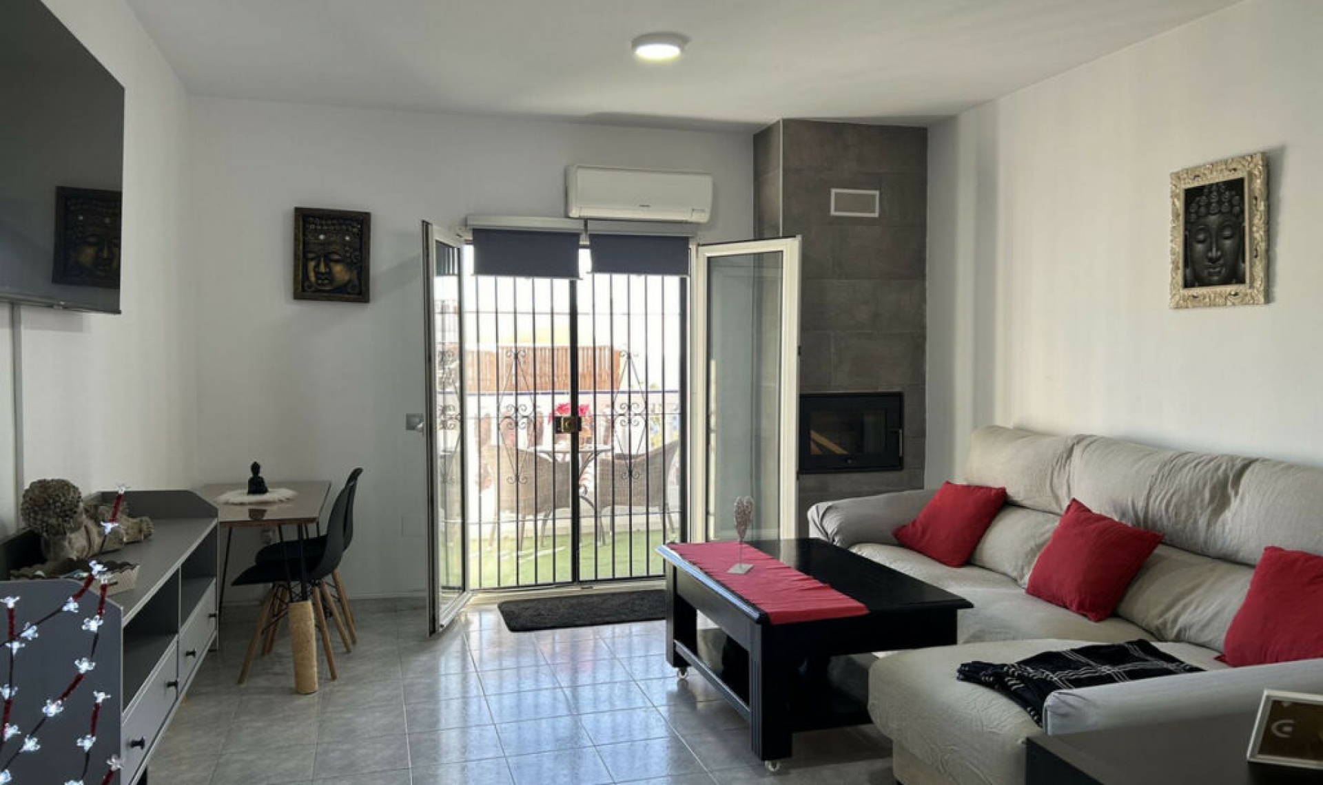 Resale - House -
Nerja