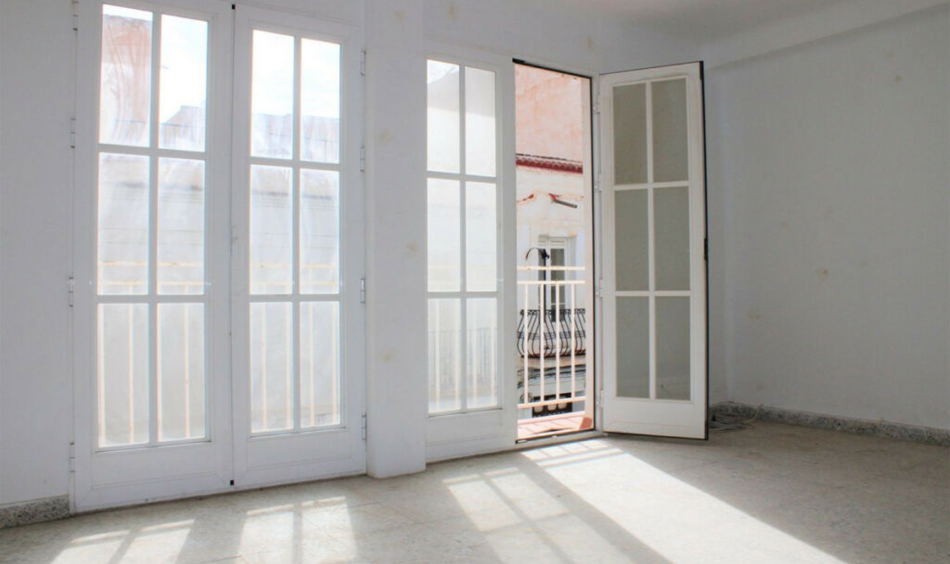 Resale - House -
Nerja