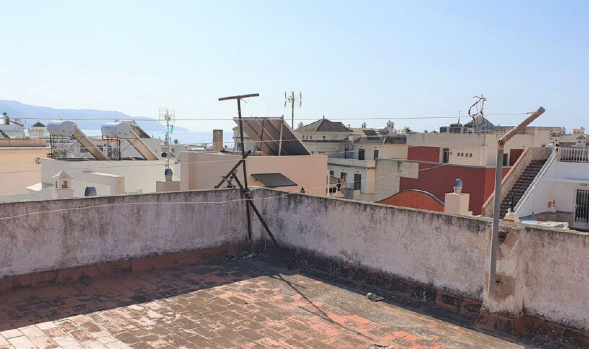 Resale - House -
Nerja