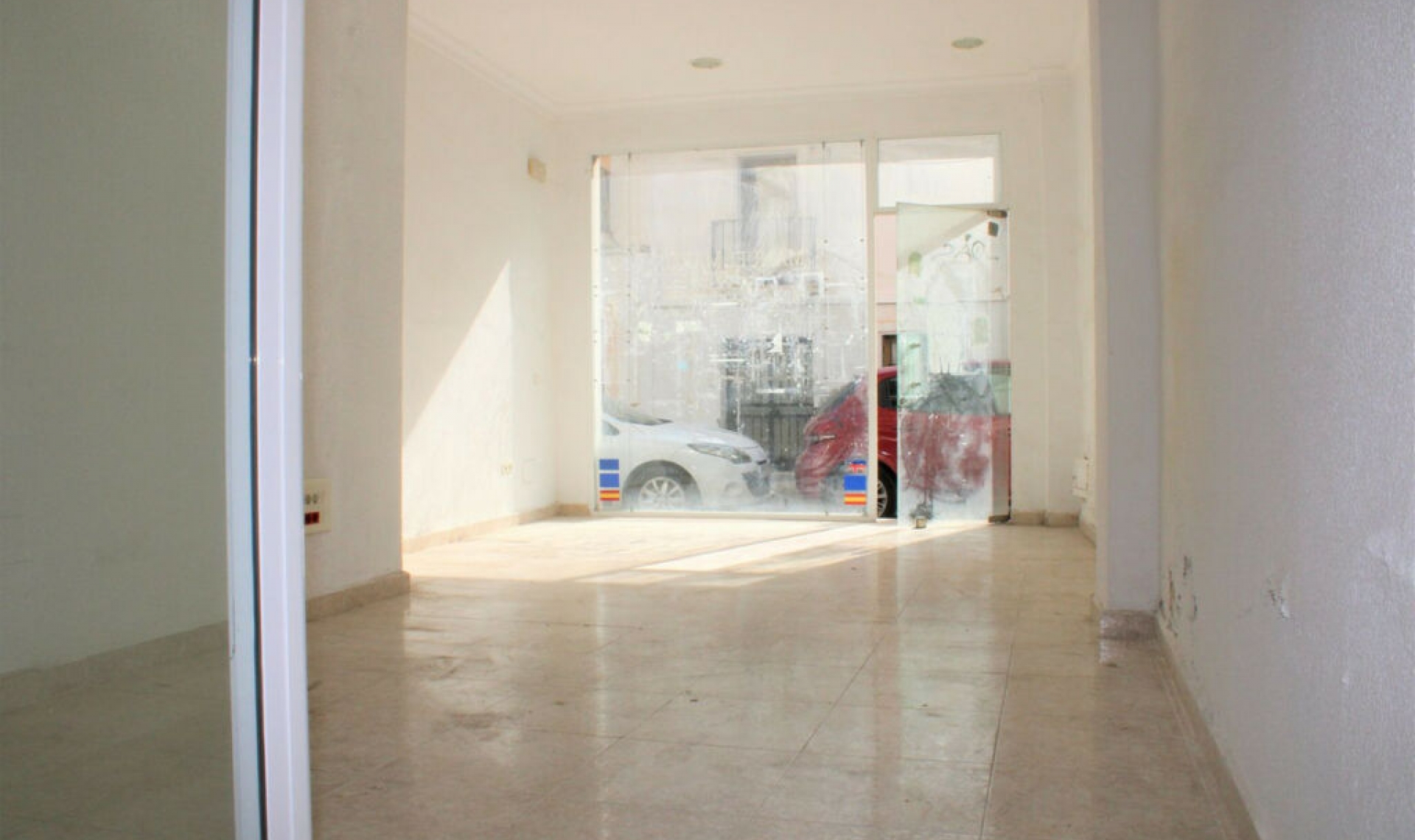 Resale - House -
Nerja