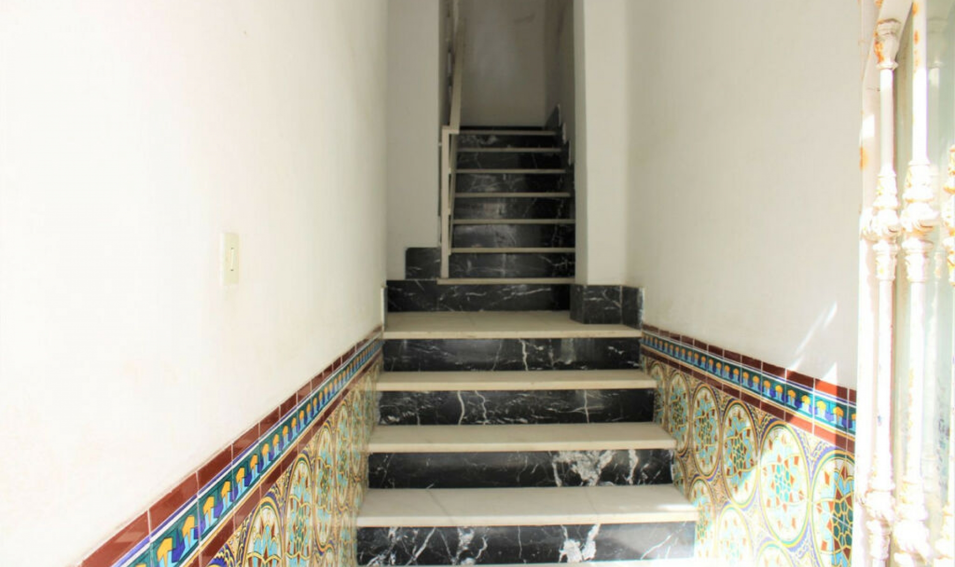 Resale - House -
Nerja