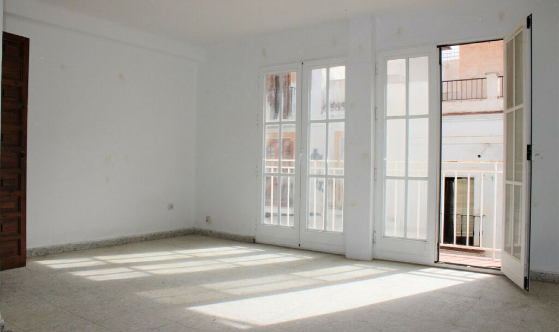 Resale - House -
Nerja