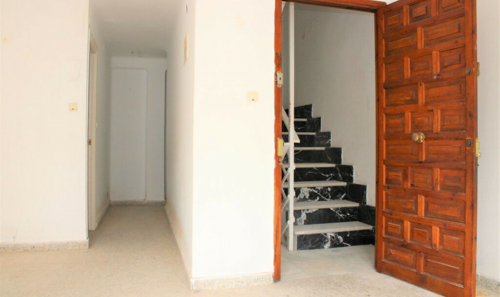 Resale - House -
Nerja