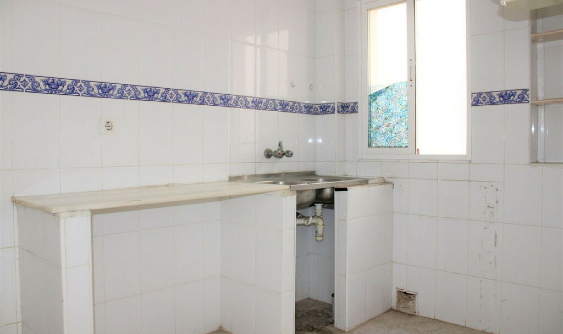 Resale - House -
Nerja