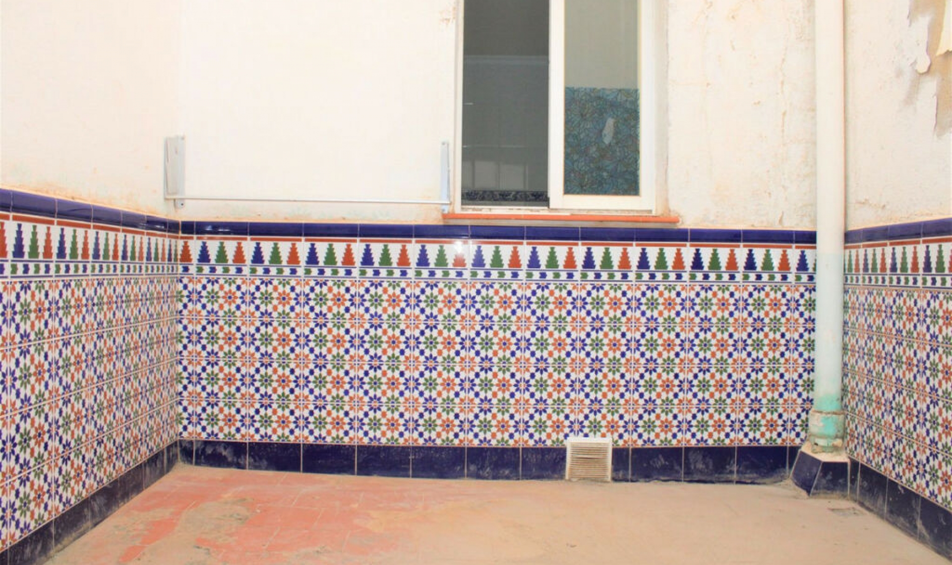 Resale - House -
Nerja