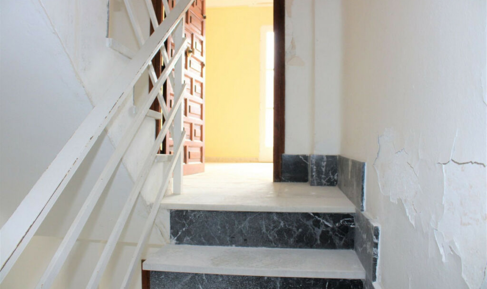 Resale - House -
Nerja