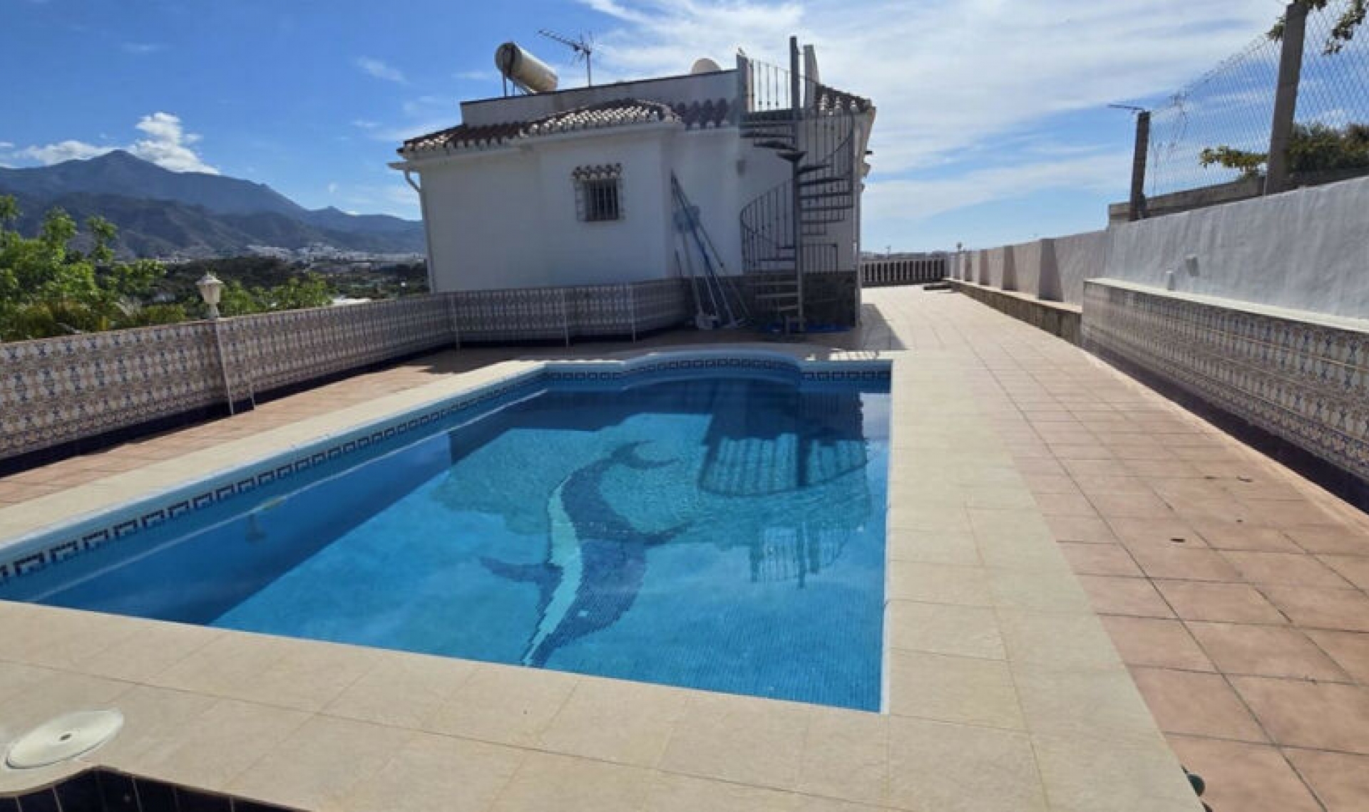 Resale - House -
Nerja