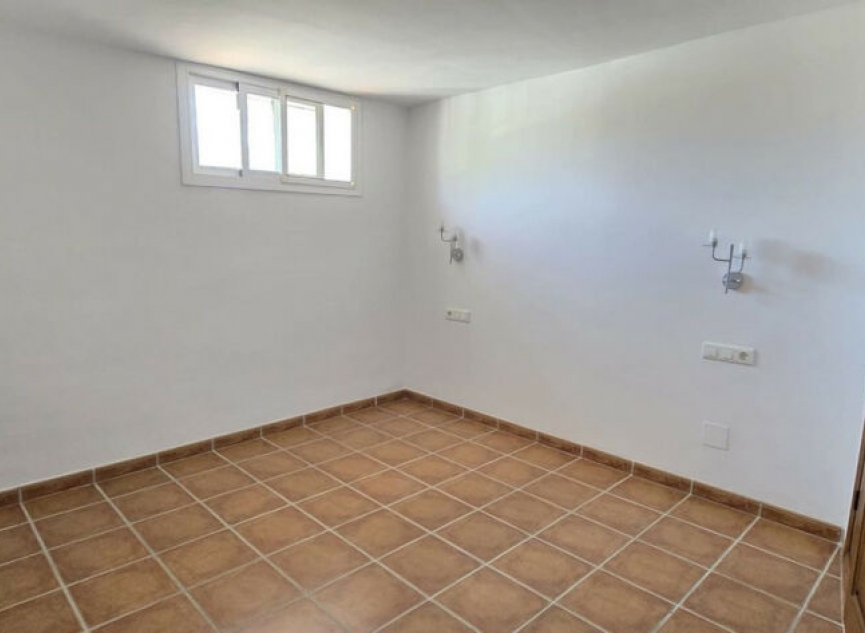 Resale - House -
Nerja