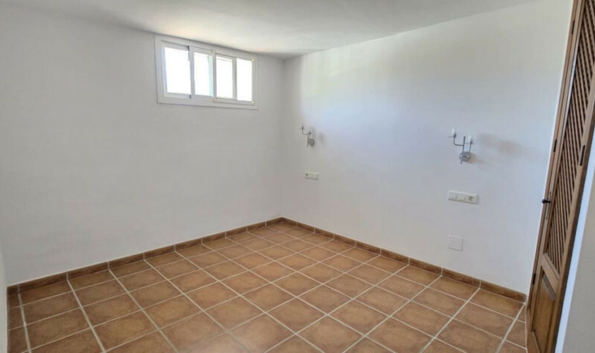 Resale - House -
Nerja