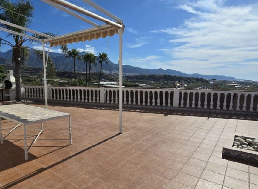 Resale - House -
Nerja