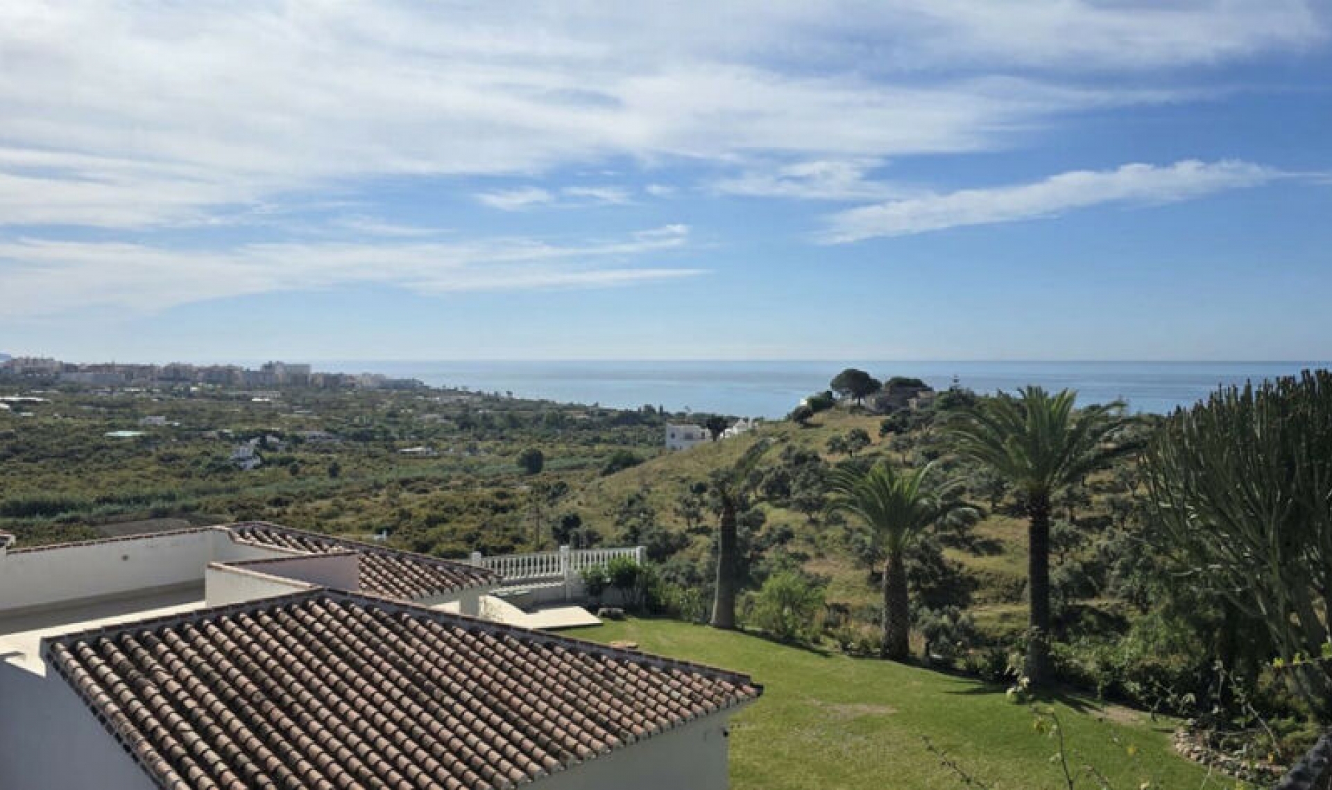Resale - House -
Nerja