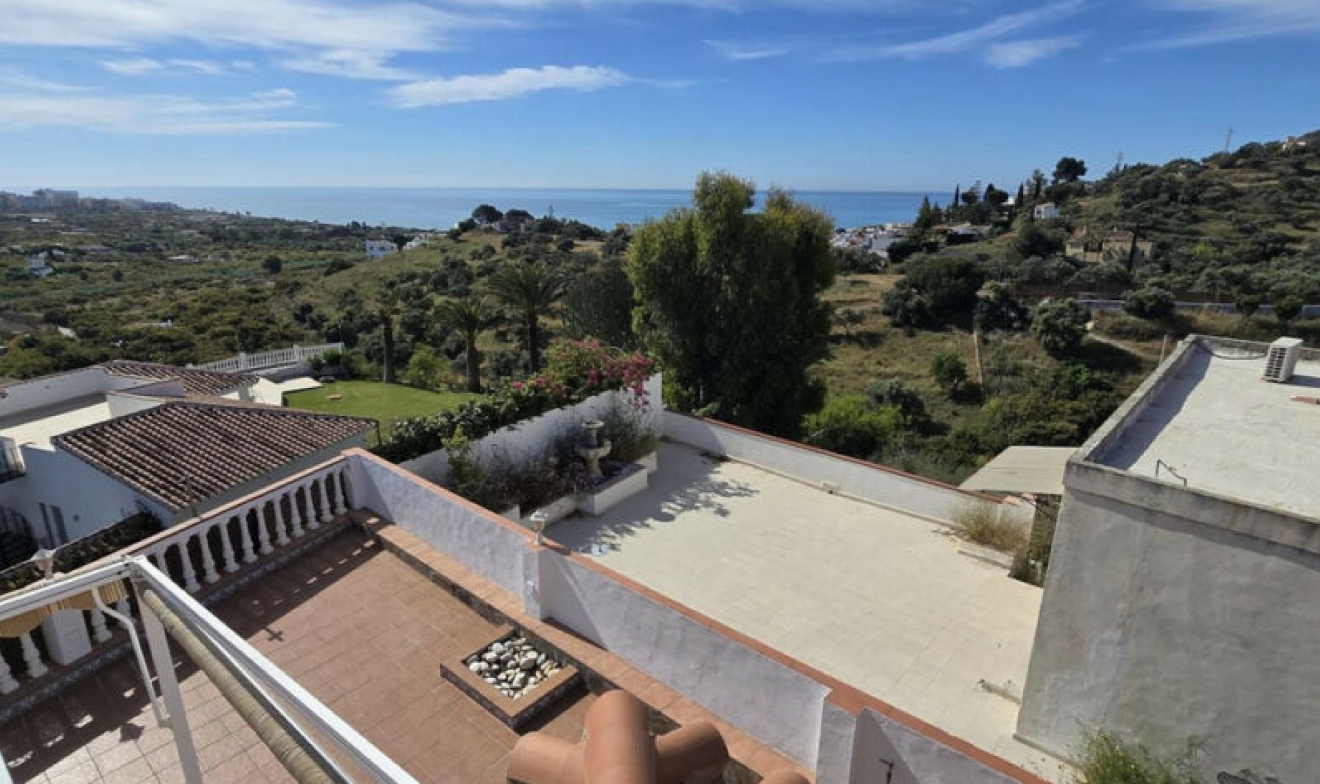 Resale - House -
Nerja