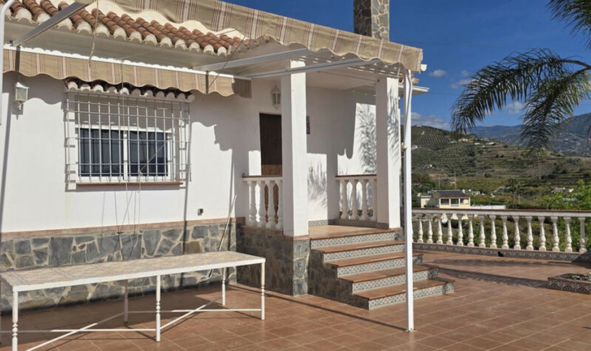 Resale - House -
Nerja