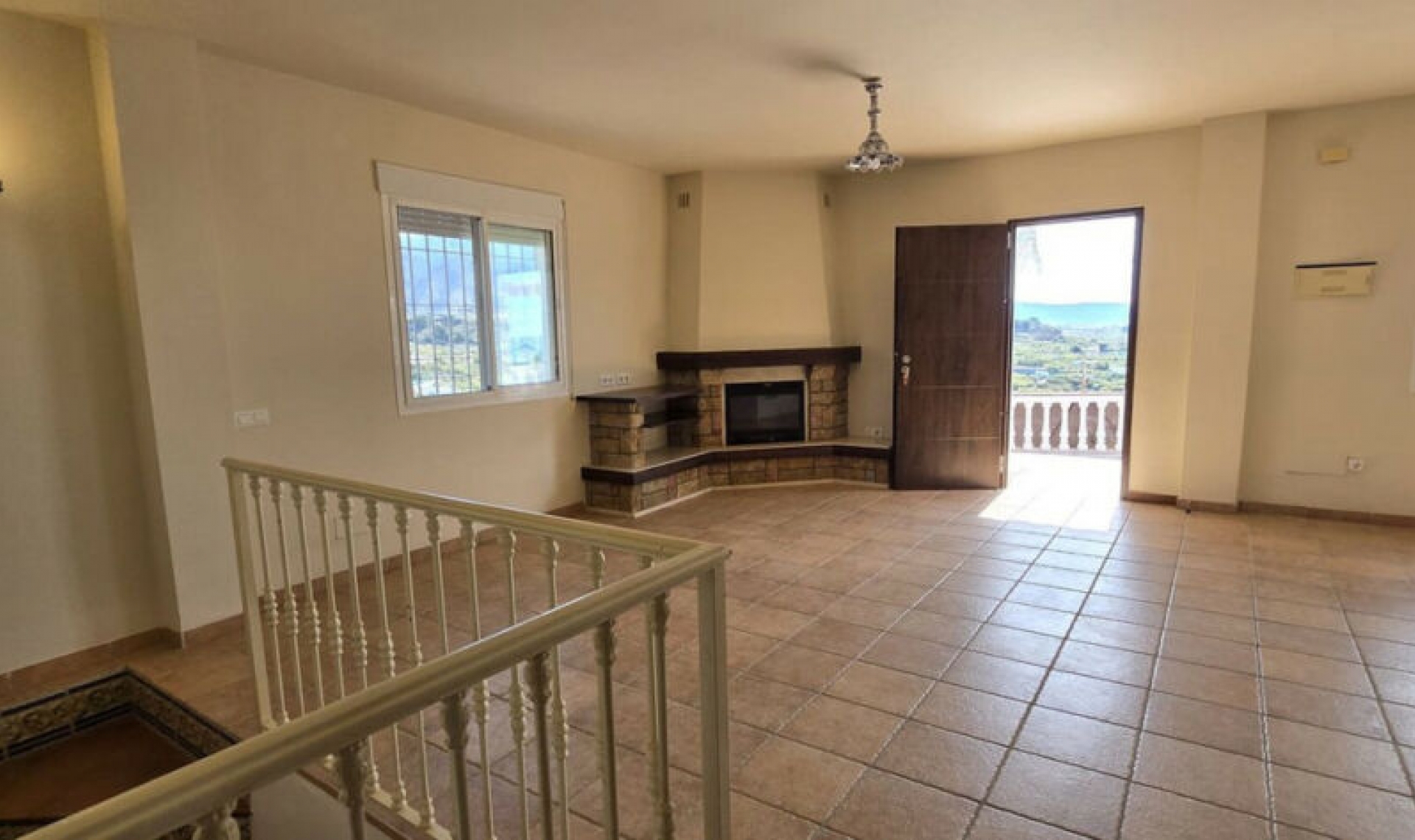 Resale - House -
Nerja