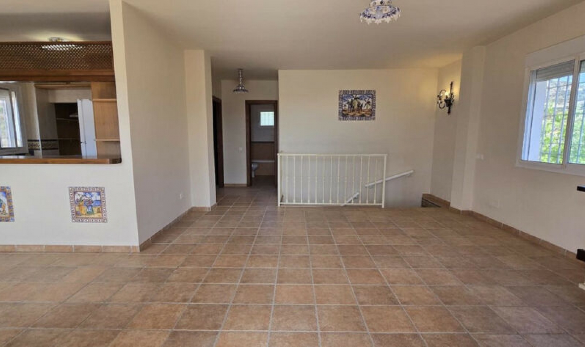 Resale - House -
Nerja