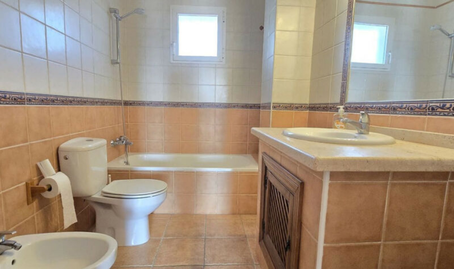 Resale - House -
Nerja