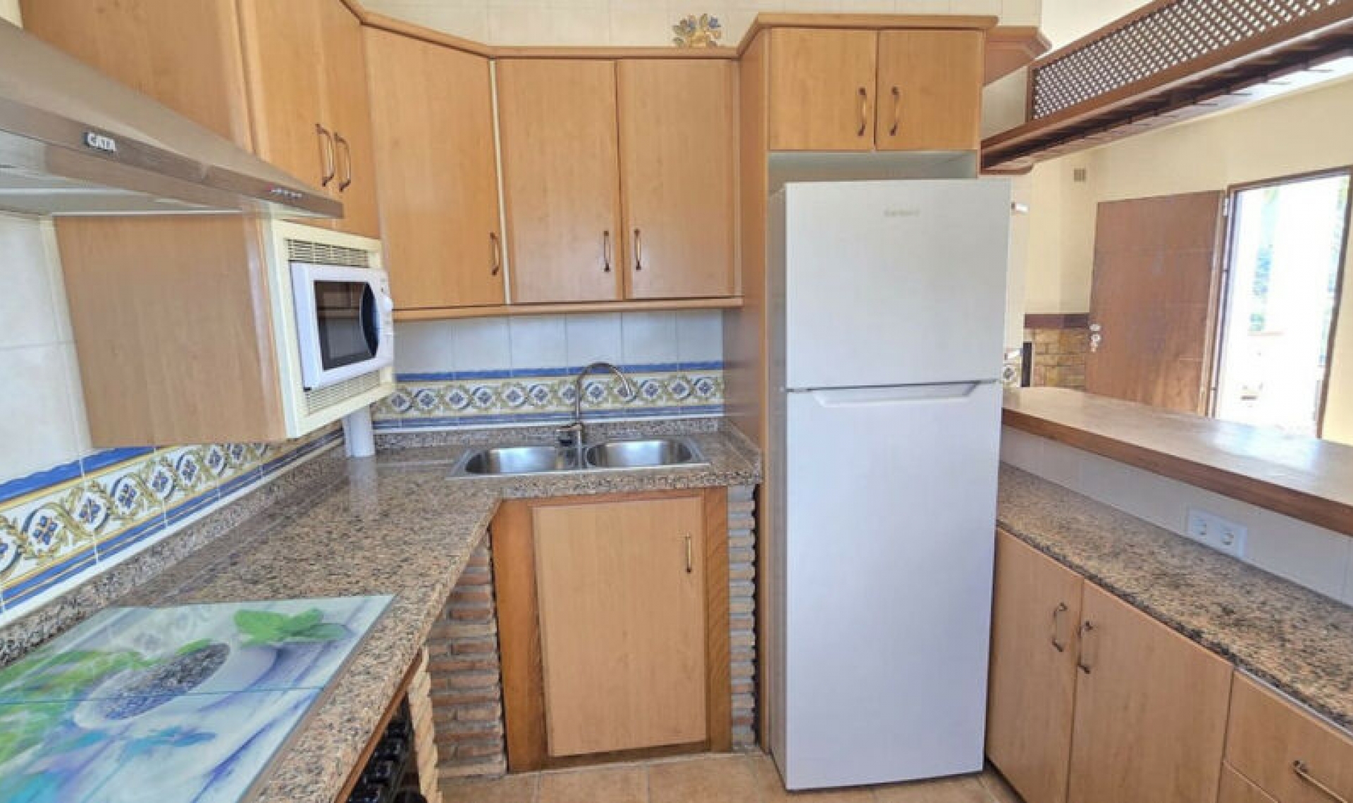 Resale - House -
Nerja