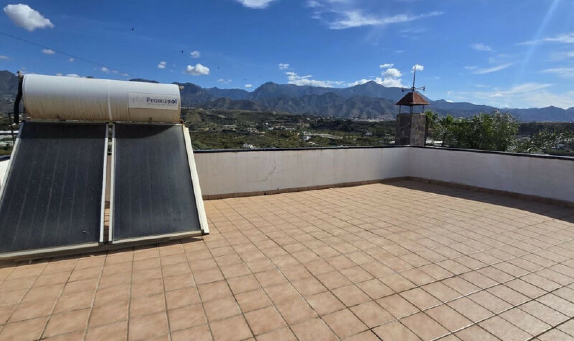 Resale - House -
Nerja
