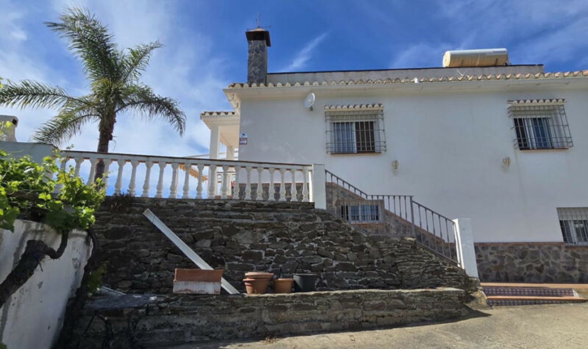 Resale - House -
Nerja