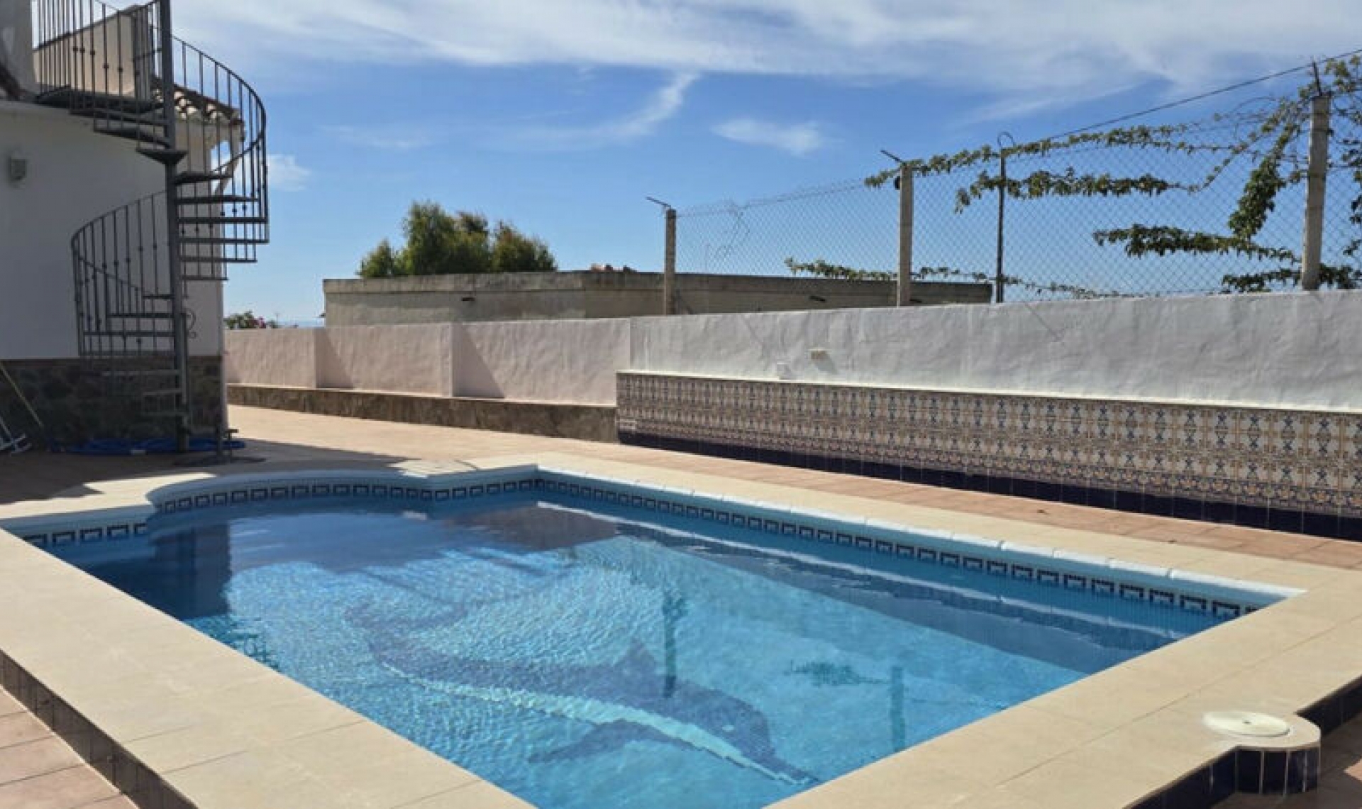 Resale - House -
Nerja