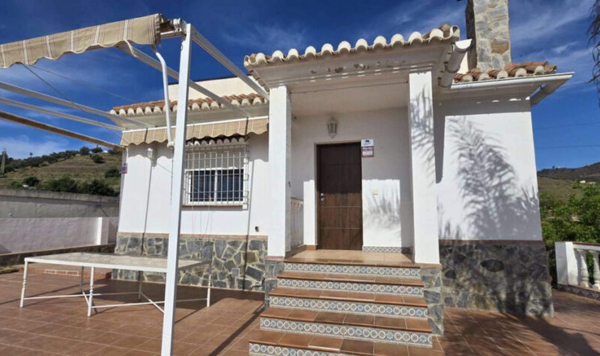 Resale - House -
Nerja